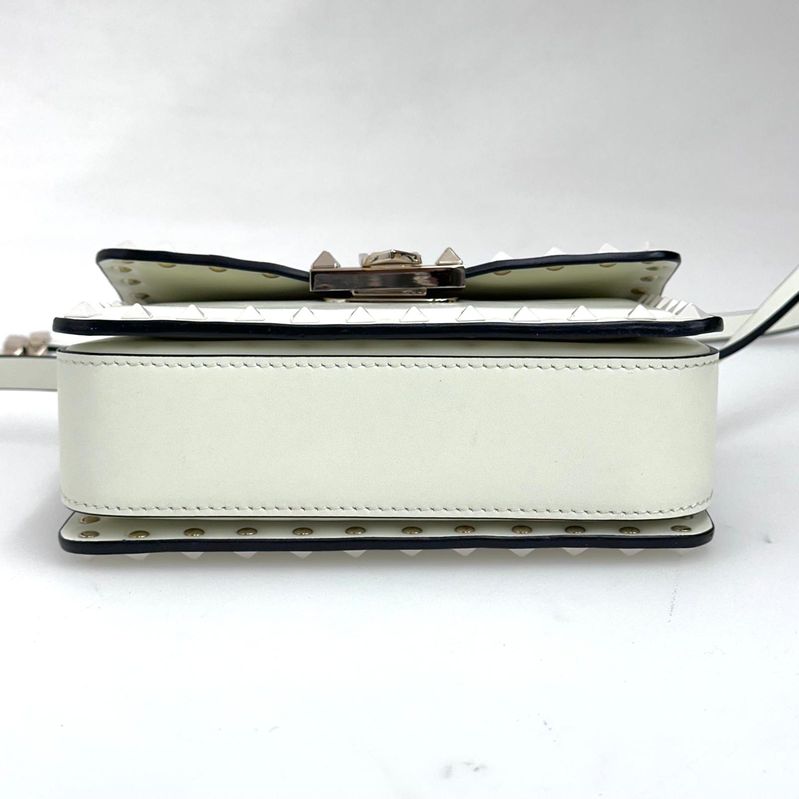 Valentino Garavani Borsa Rockstud a tracolla in pelle bianca