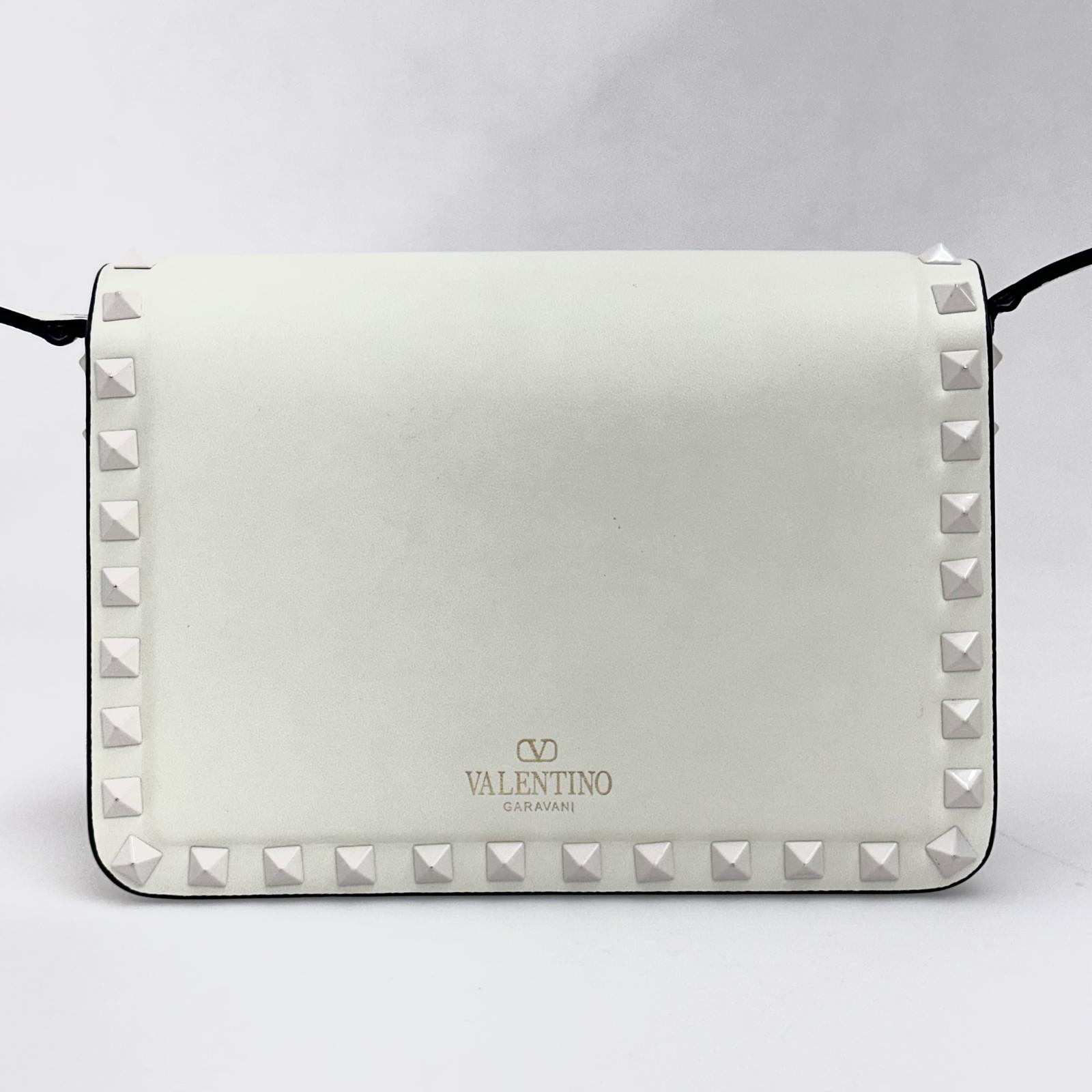 Valentino Garavani Borsa Rockstud a tracolla in pelle bianca