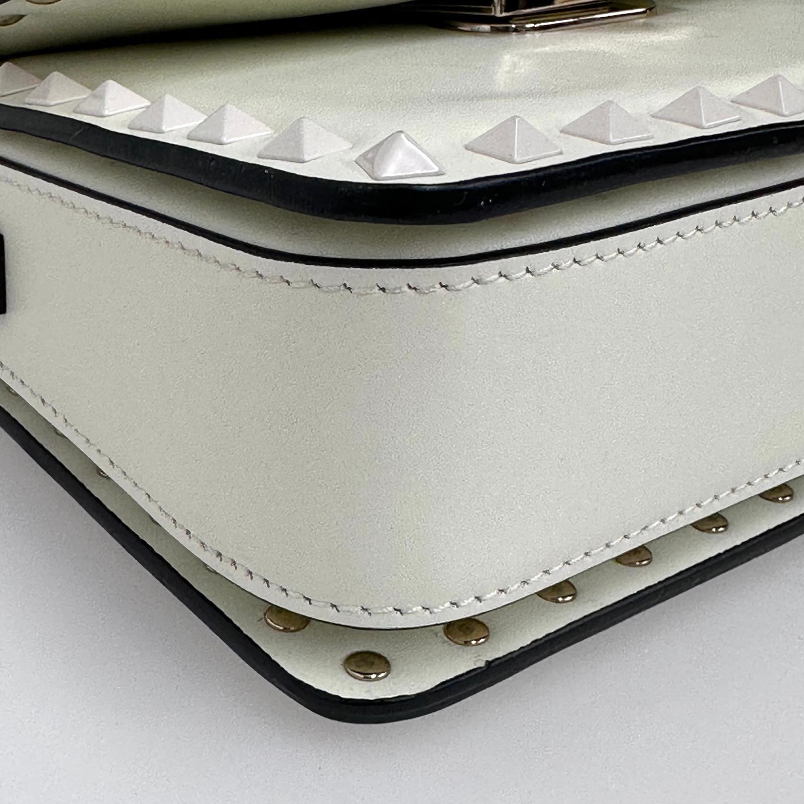 Valentino Garavani Borsa Rockstud a tracolla in pelle bianca