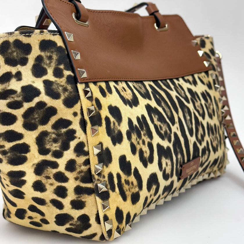 Valentino Garavani Borsa Rockstud Medium Leopard Canvas e Pelle con Tracolla