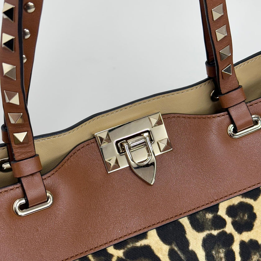 Valentino Garavani Borsa Rockstud Medium Leopard Canvas e Pelle con Tracolla