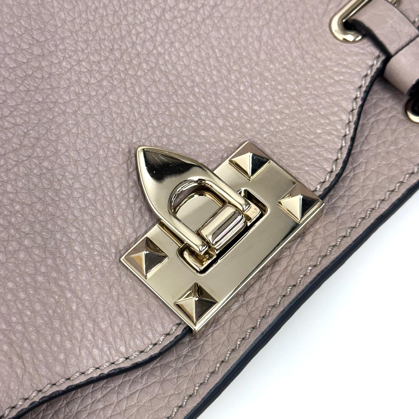 Valentino Garavani Borsa Rockstud in pelle cipria