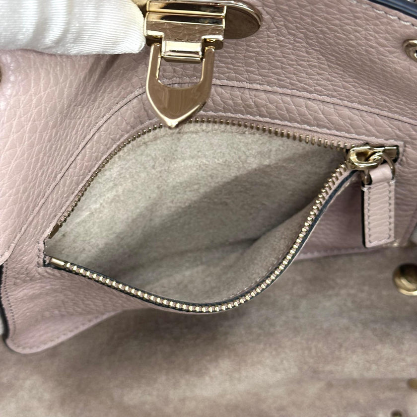Valentino Garavani Borsa Rockstud in pelle cipria