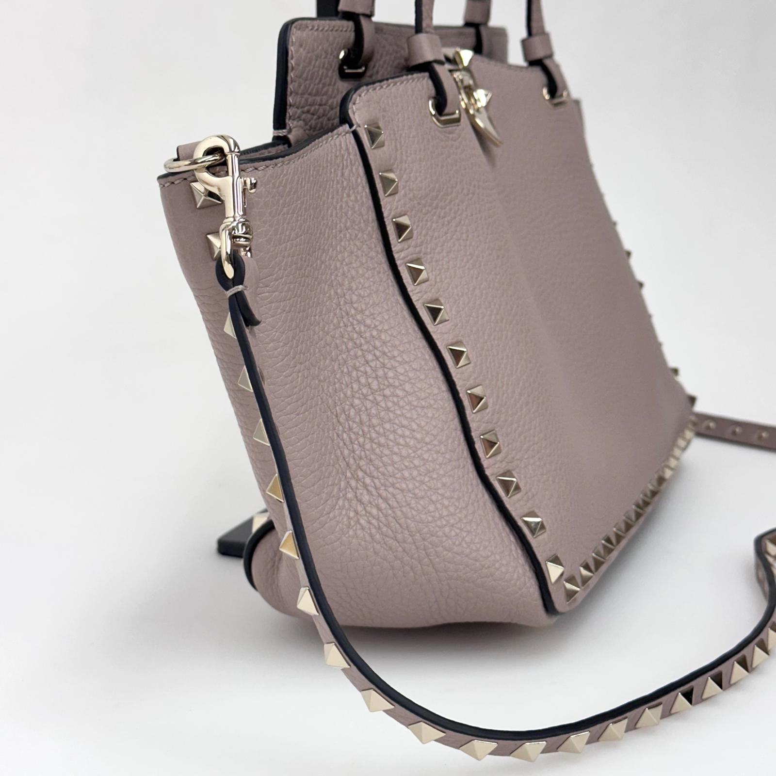 Valentino Garavani Borsa Rockstud in pelle cipria