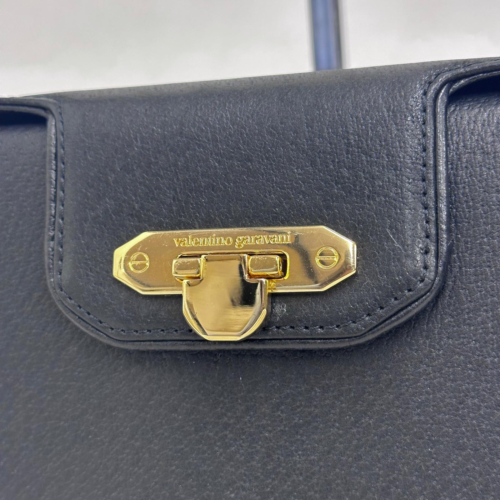 Valentino Garavani Borsa Vintage a Spalla in Pelle Nera e oro