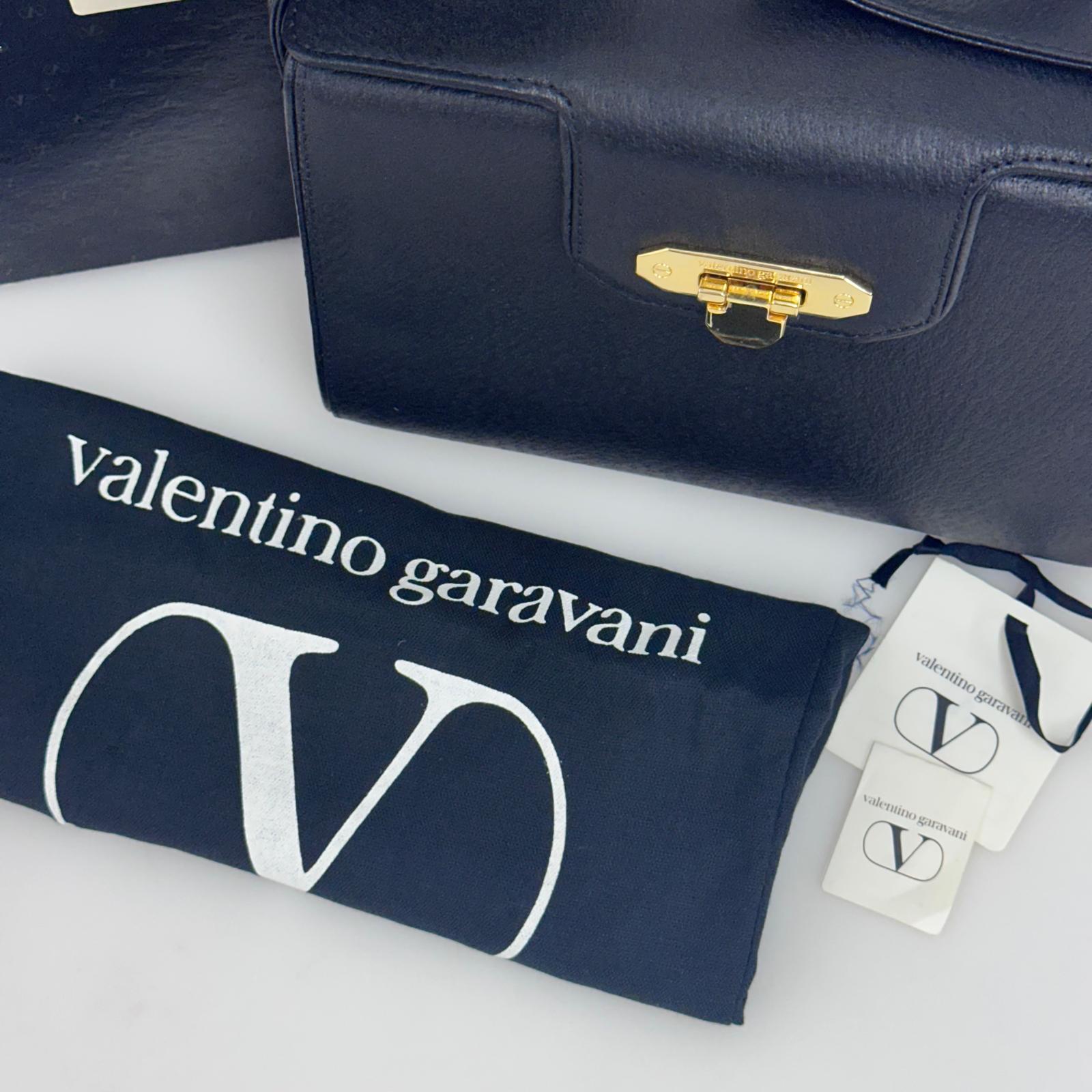 Valentino Garavani Borsa Vintage a Spalla in Pelle Nera e oro