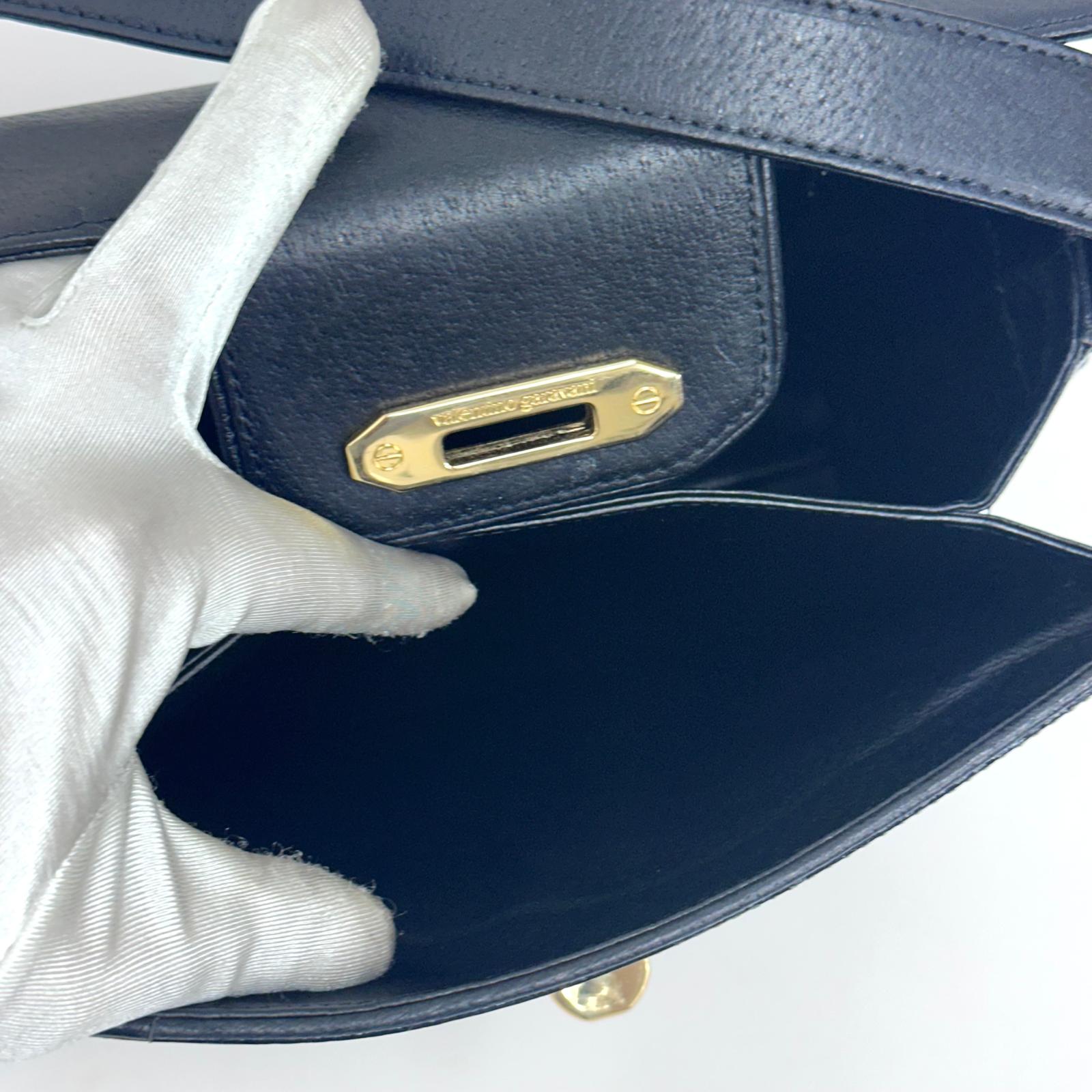 Valentino Garavani Borsa Vintage a Spalla in Pelle Nera e oro