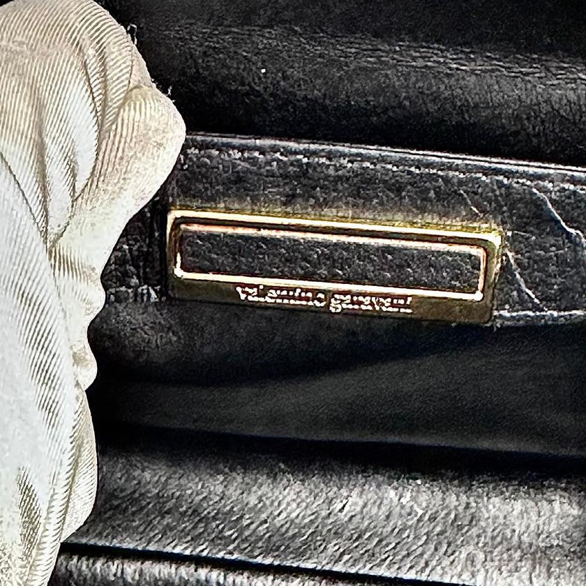 Valentino Garavani Borsa Vintage a Spalla in Pelle Nera e oro