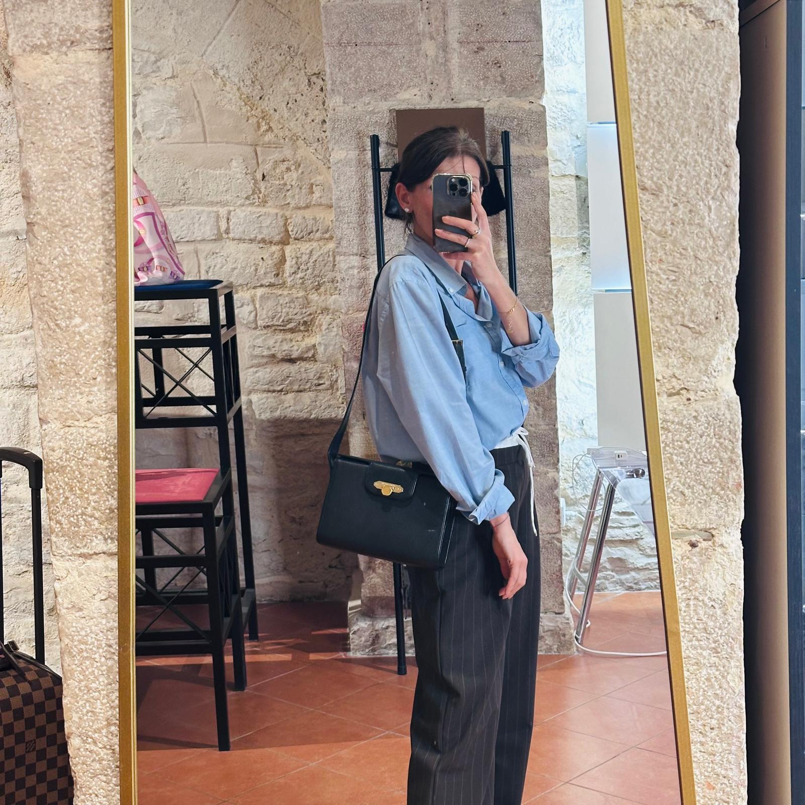 Valentino Garavani Borsa Vintage a Spalla in Pelle Nera e oro