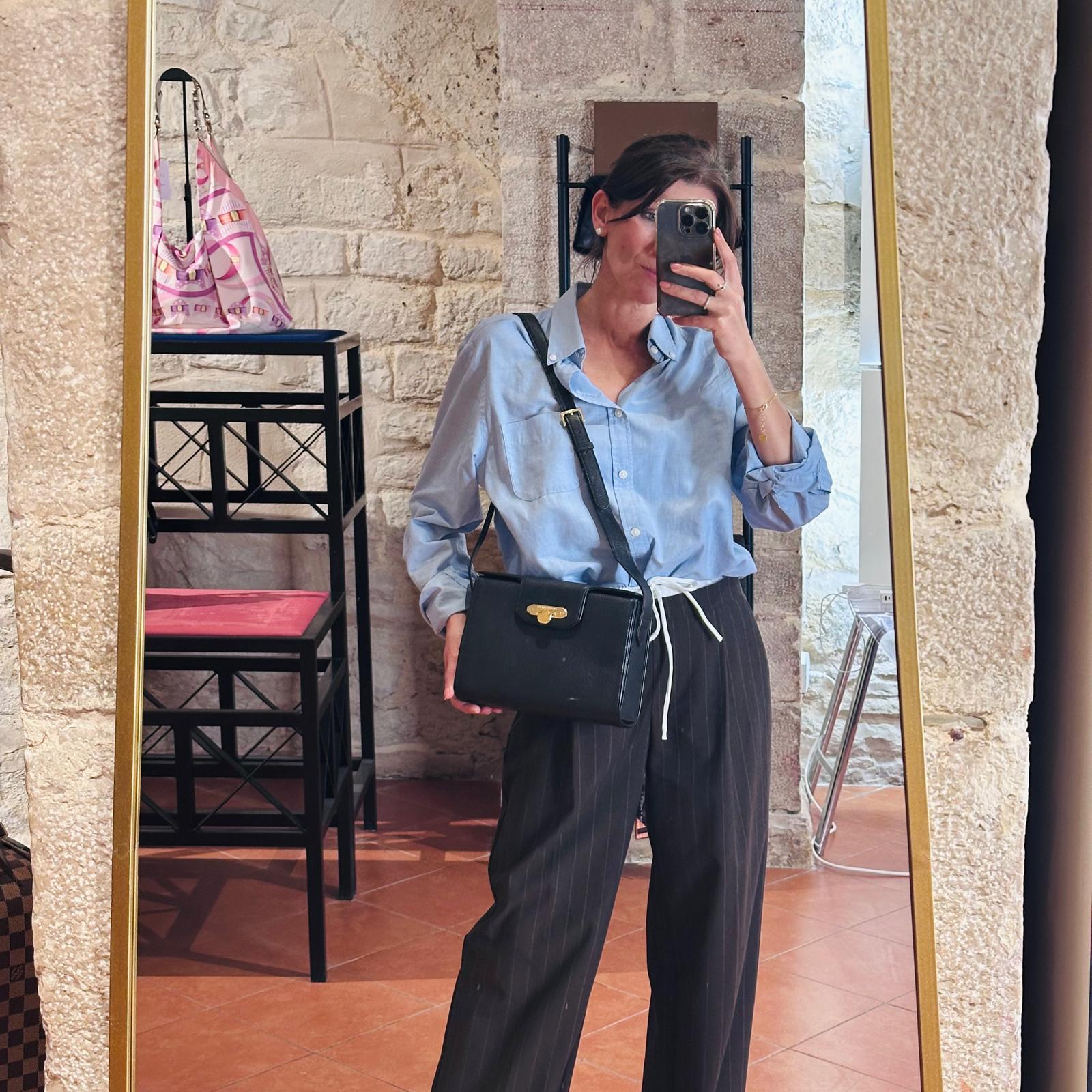 Valentino Garavani Borsa Vintage a Spalla in Pelle Nera e oro