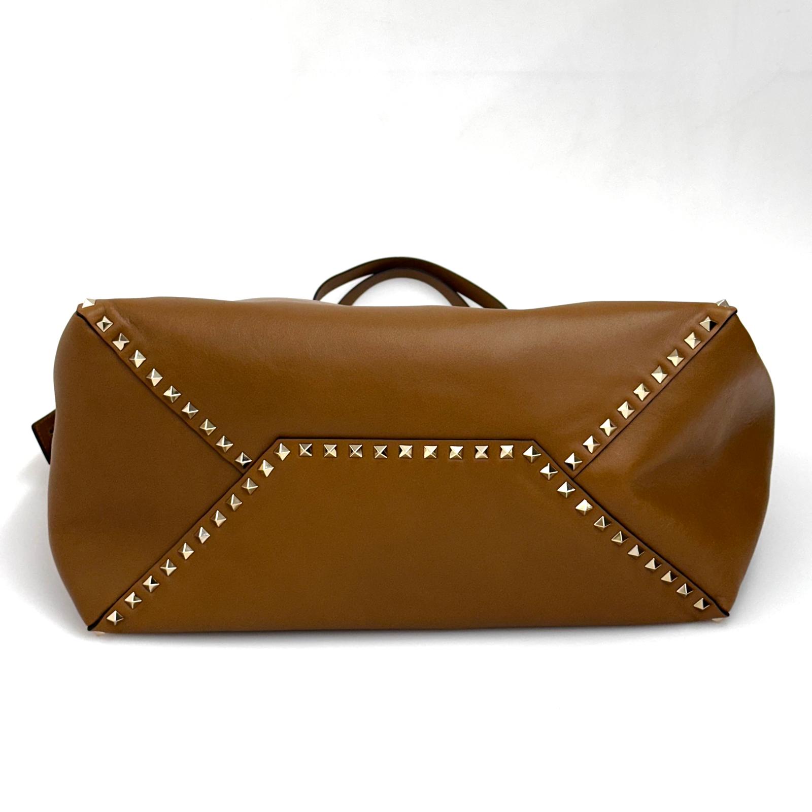 Valentino Rockstud Shopping Bag in Pelle Biscotto con Borchie
