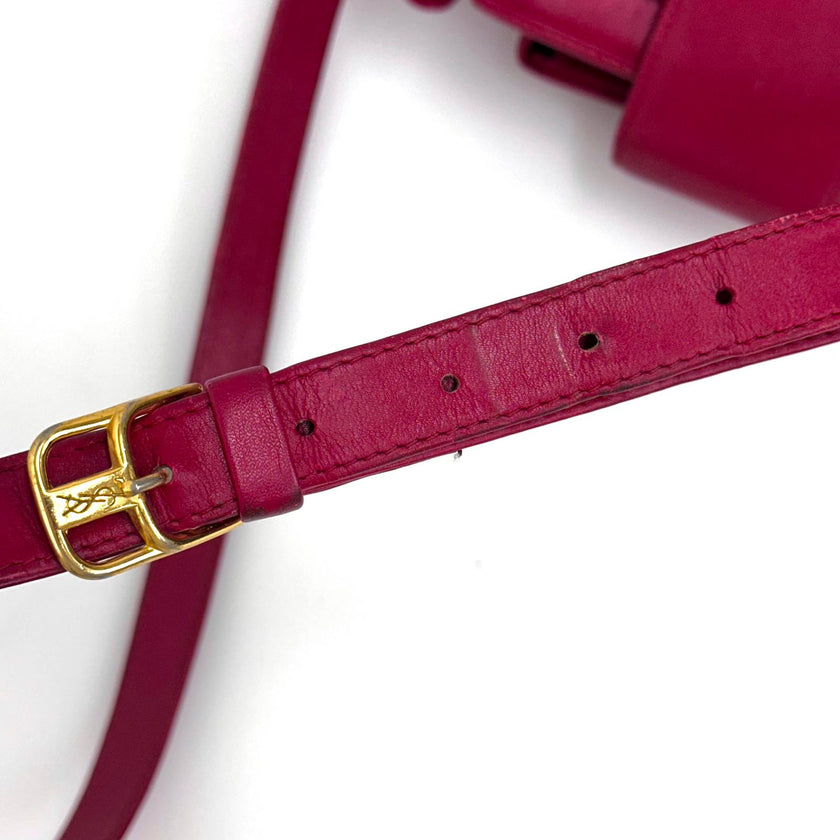 Yves Saint Laurent Borsa Secchiello Vintage in Pelle Rossa con Medaglione Dorato