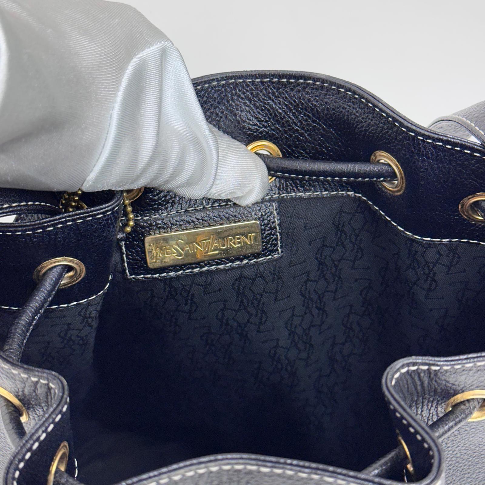 Yves Saint Laurent Borsa Vintage Bucket Nera in Pelle