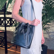 Yves Saint Laurent Borsa Vintage Bucket Nera in Pelle
