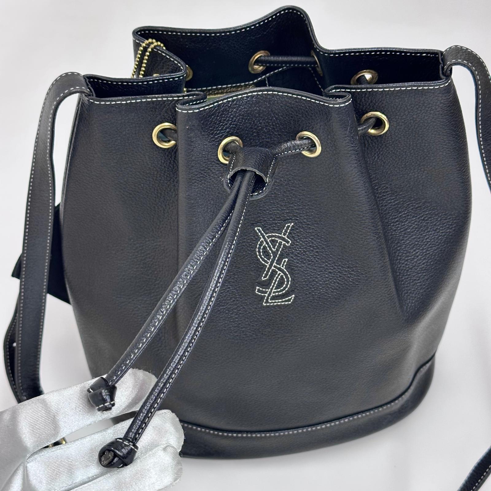 Yves Saint Laurent Borsa Vintage Bucket Nera in Pelle