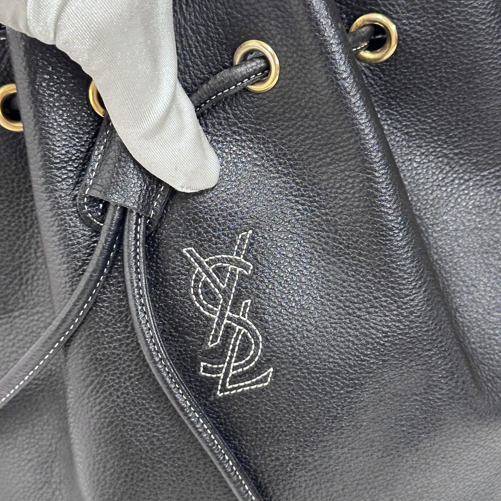 Yves Saint Laurent Borsa Vintage Bucket Nera in Pelle