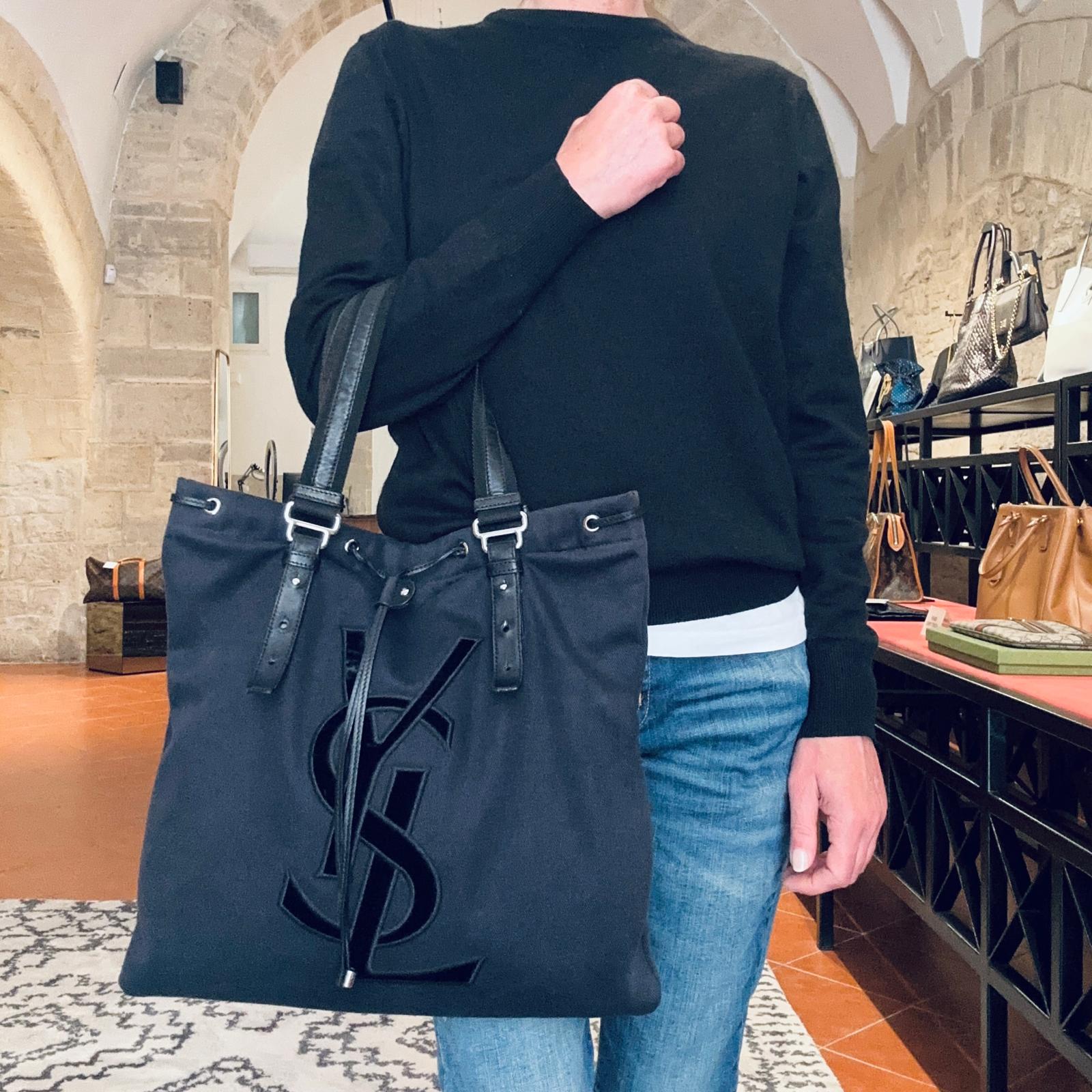 Yves Saint Laurent borsa a spalla maxi monogram canvas nero