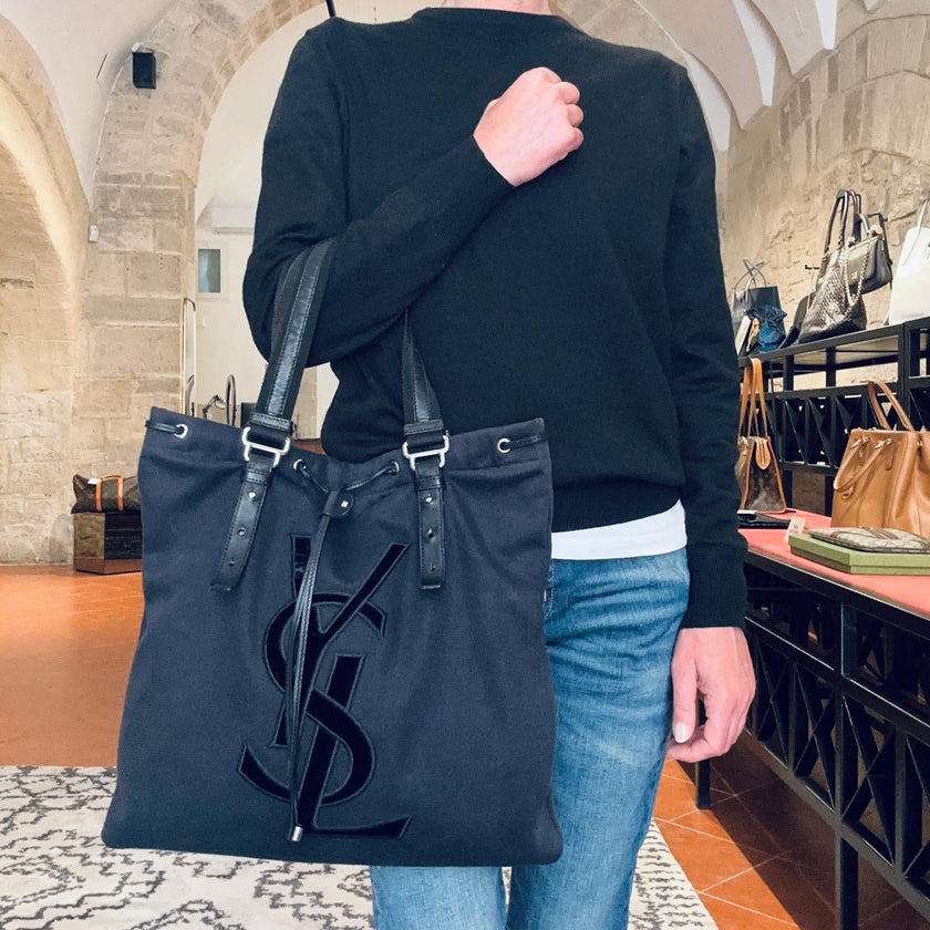 Yves Saint Laurent borsa a spalla maxi monogram canvas nero