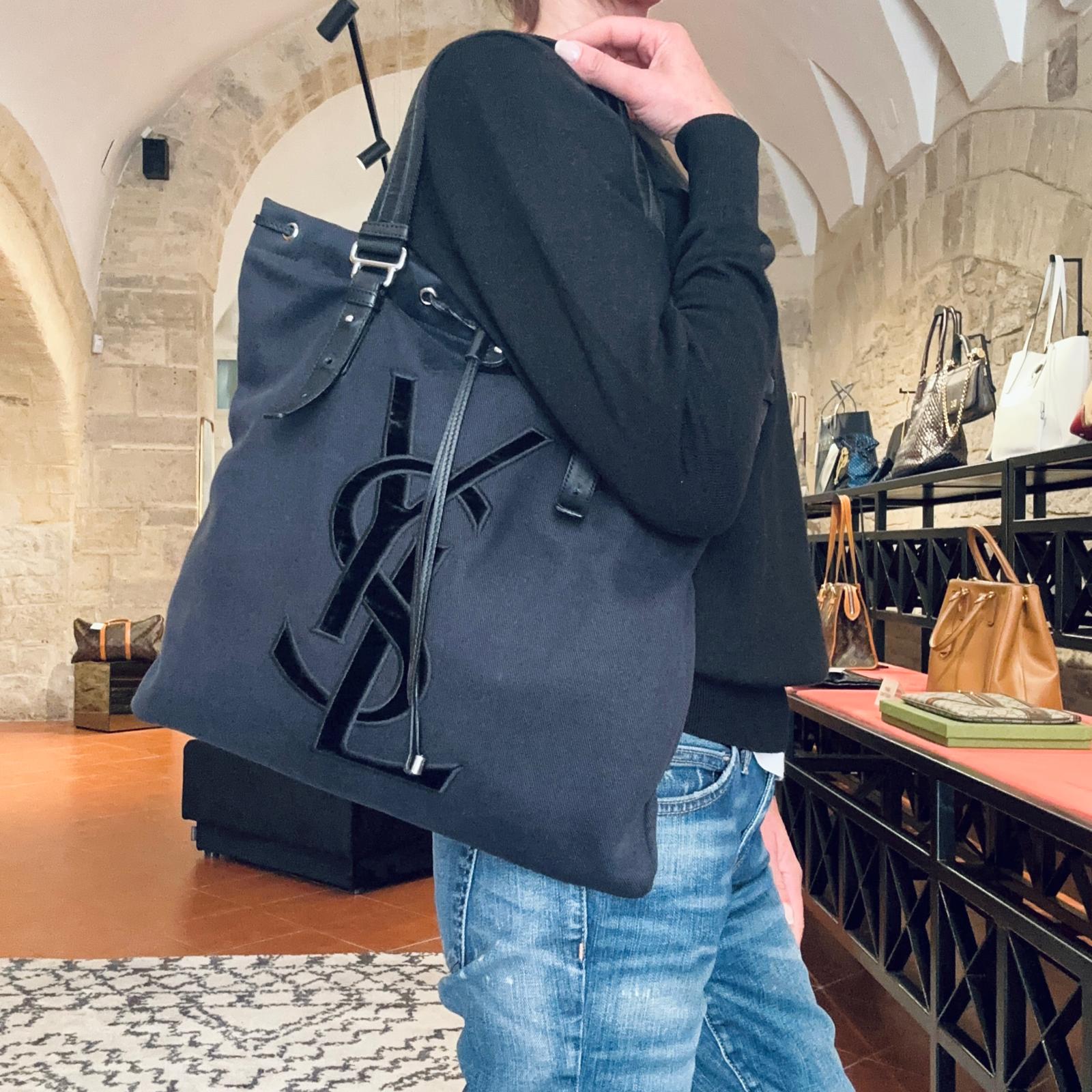 Yves Saint Laurent borsa a spalla maxi monogram canvas nero