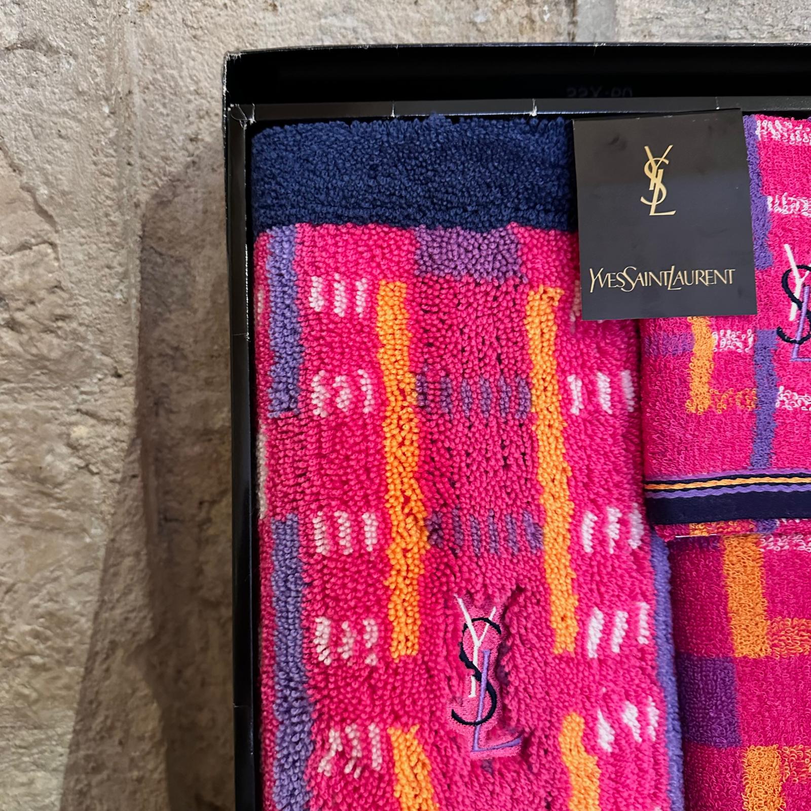 Yves Saint Laurent Set da Bagno Tappeto/2 Asciugamani ospiti/1 Asciugamano Viso