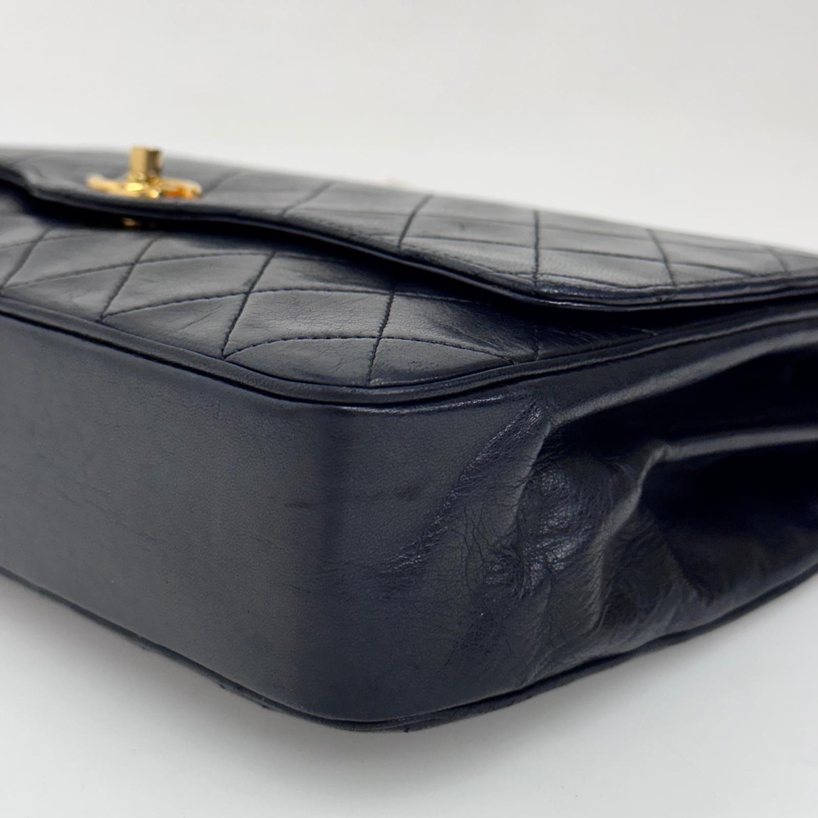 Chanel Timeless vintage Borsa a spalla matelassé in pelle nera