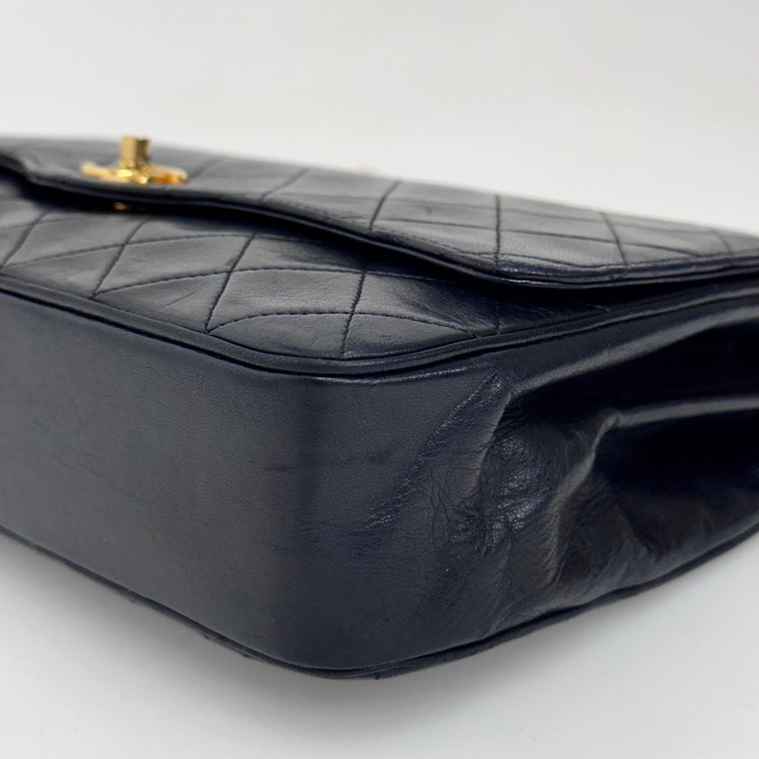 Chanel Timeless vintage Borsa a spalla matelassé in pelle nera