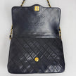 Chanel Timeless vintage Borsa a spalla matelassé in pelle nera