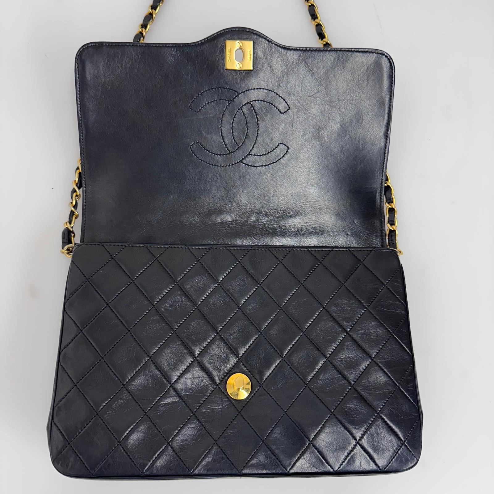 Chanel Timeless vintage Borsa a spalla matelassé in pelle nera