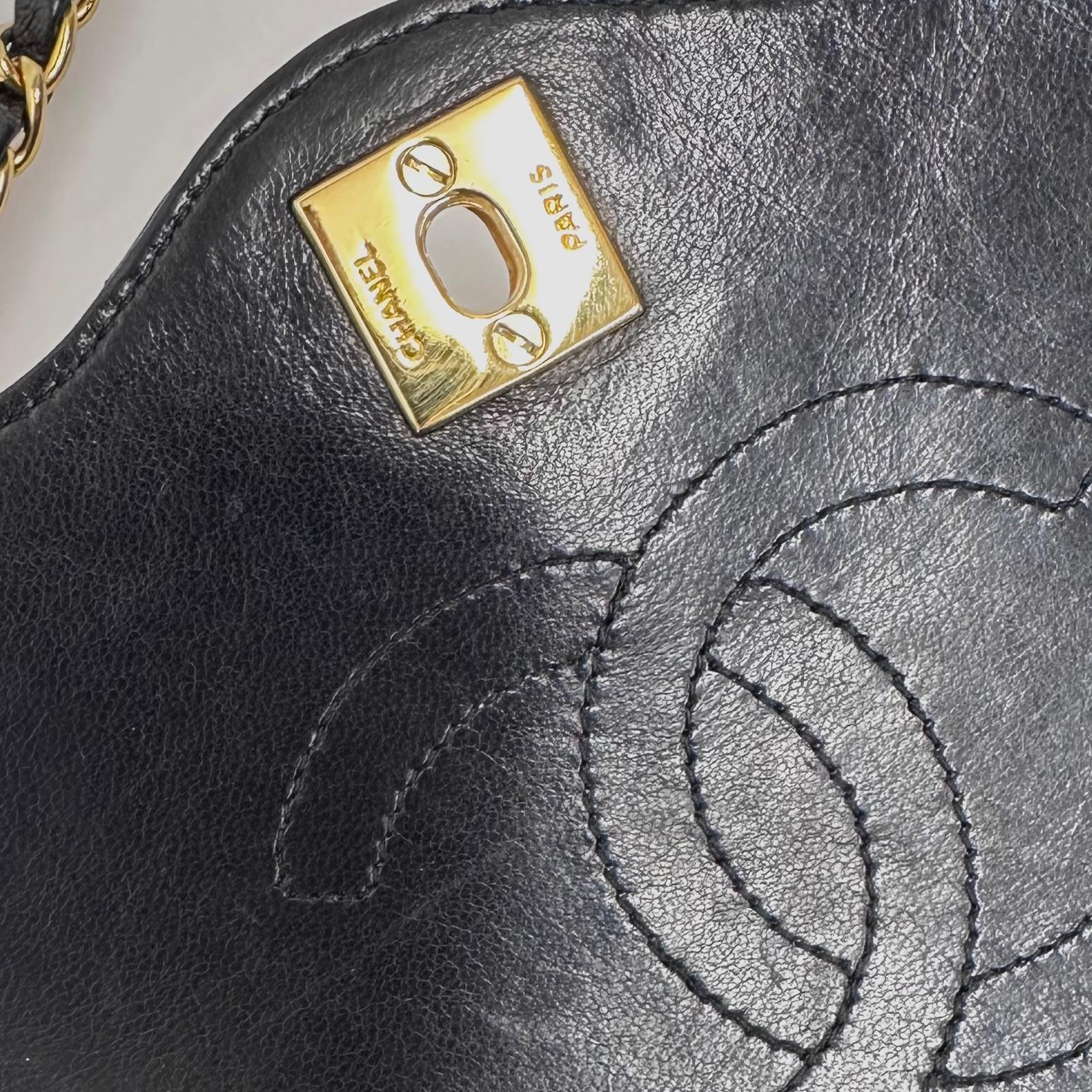 Chanel Timeless vintage Borsa a spalla matelassé in pelle nera