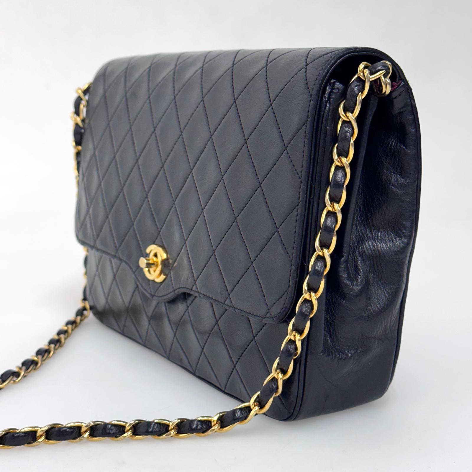 Chanel Timeless vintage Borsa a spalla matelassé in pelle nera