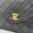 Chanel Timeless vintage Borsa a spalla matelassé in pelle nera