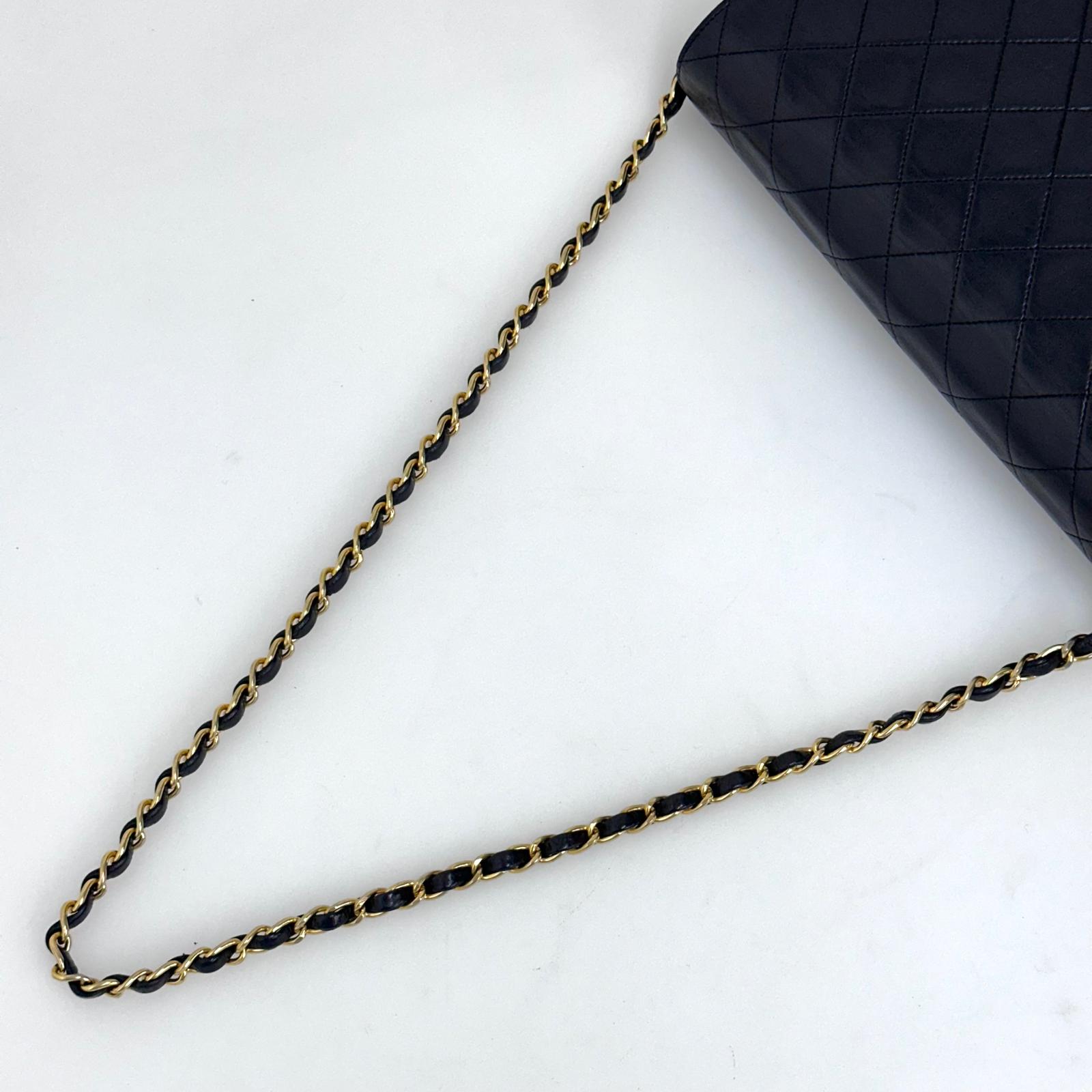Chanel Timeless vintage Borsa a spalla matelassé in pelle nera