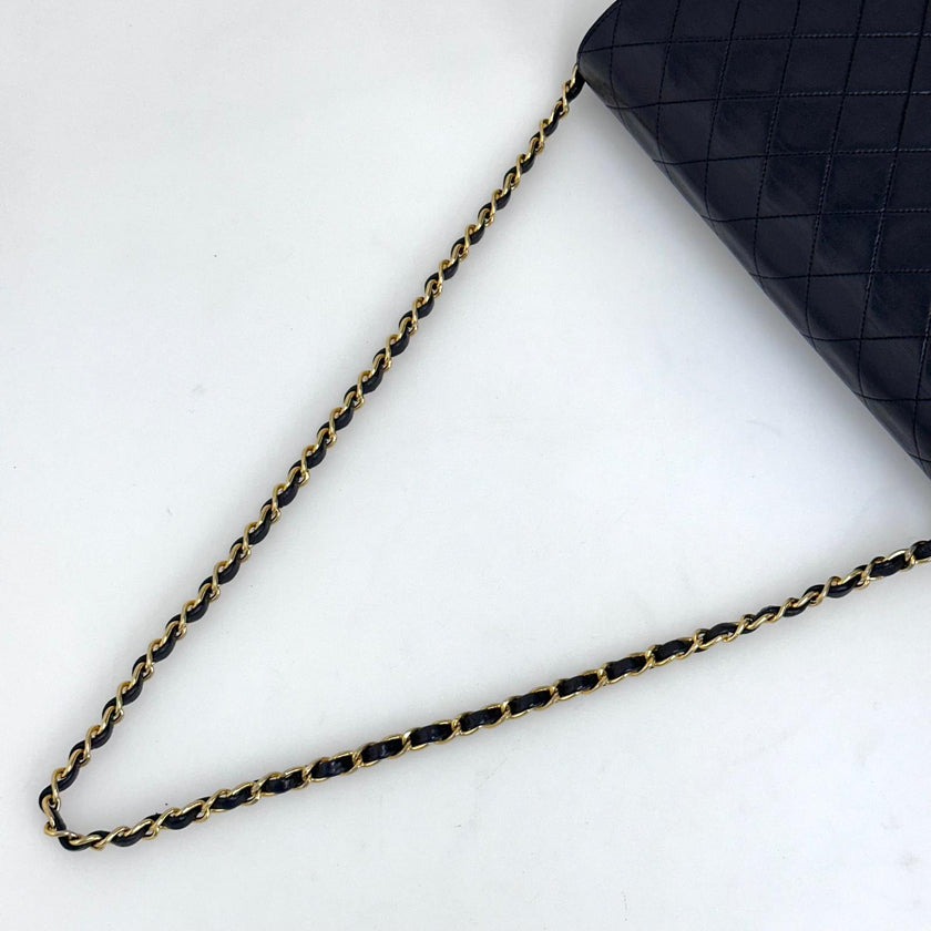 Chanel Timeless vintage Borsa a spalla matelassé in pelle nera
