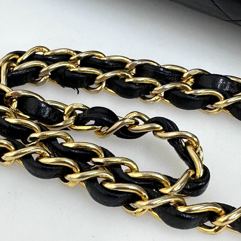 Chanel Timeless vintage Borsa a spalla matelassé in pelle nera
