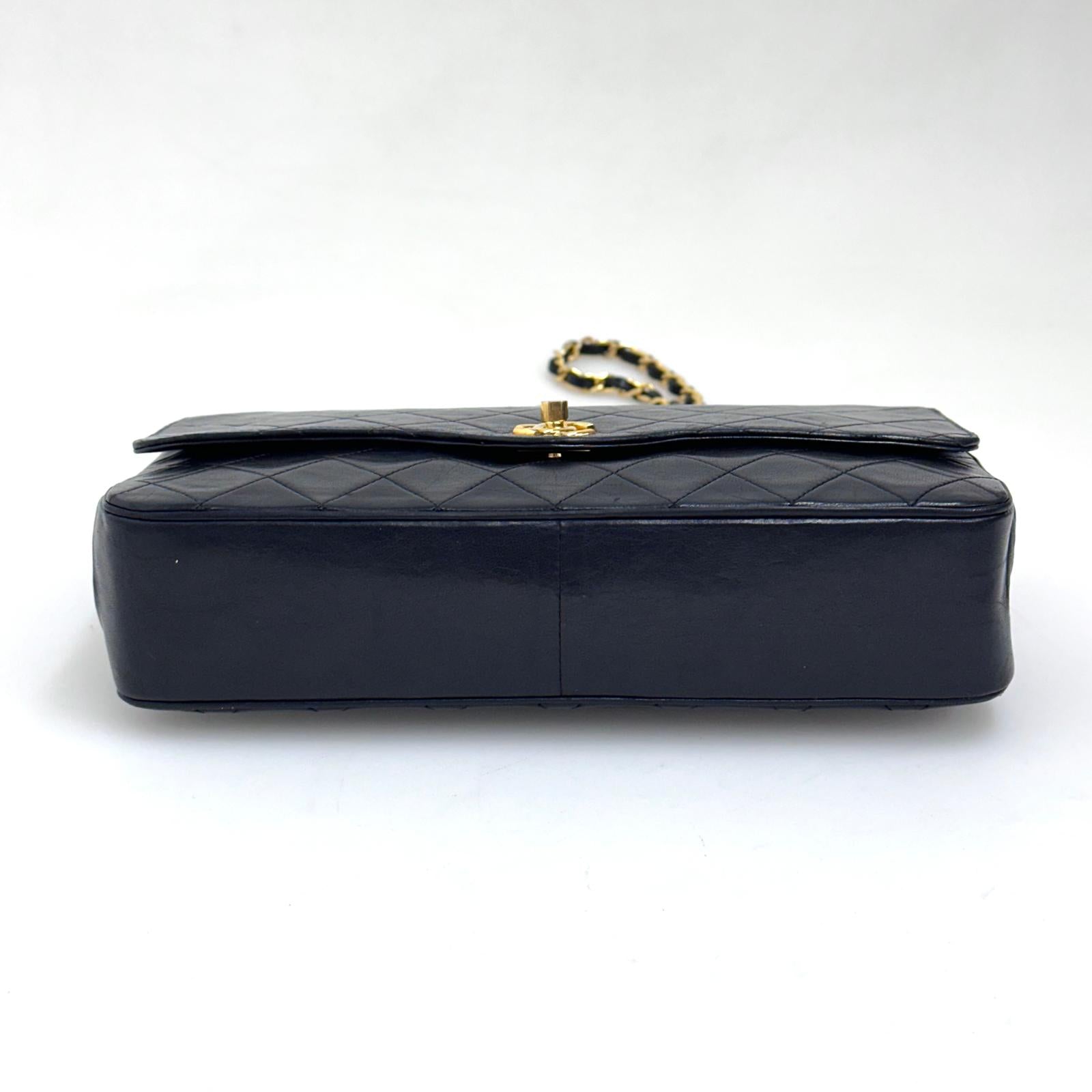 Chanel Timeless vintage Borsa a spalla matelassé in pelle nera