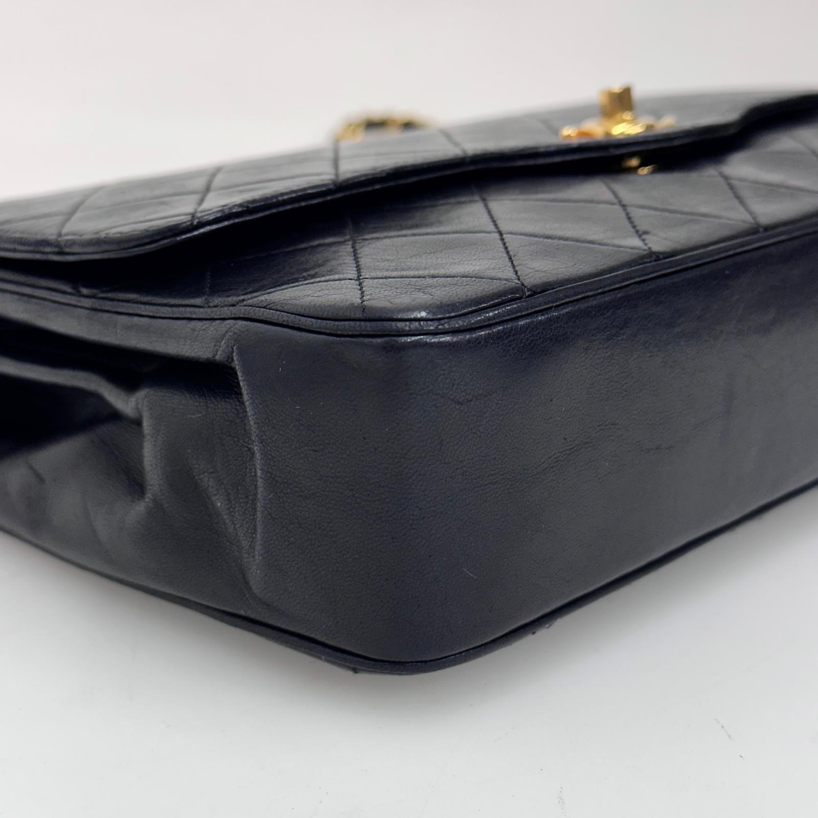 Chanel Timeless vintage Borsa a spalla matelassé in pelle nera