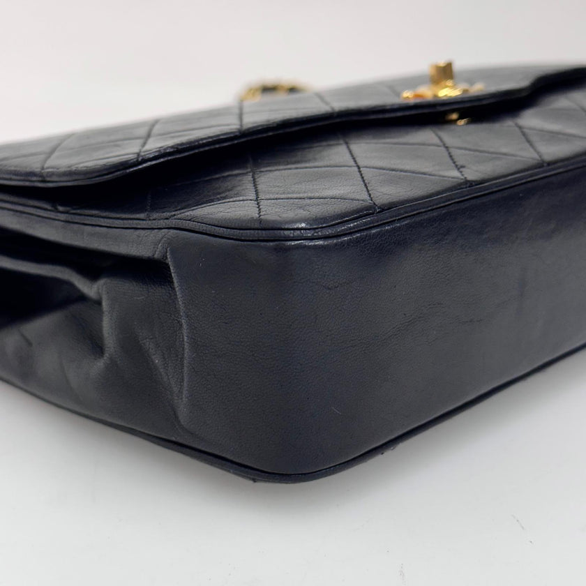 Chanel Timeless vintage Borsa a spalla matelassé in pelle nera